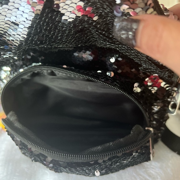 EUC-SUPER CUTE SEQUINS BLINGY BACKPACK - Picture 8 of 11
